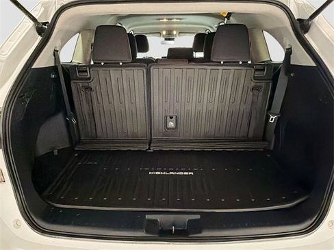 Certified 2023 Toyota Highlander L image 21