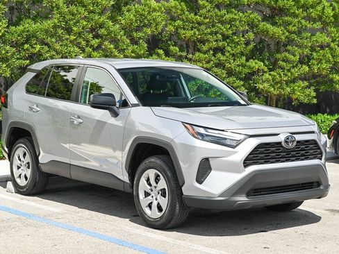 Used 2024 Toyota RAV4 LE FWD image 3