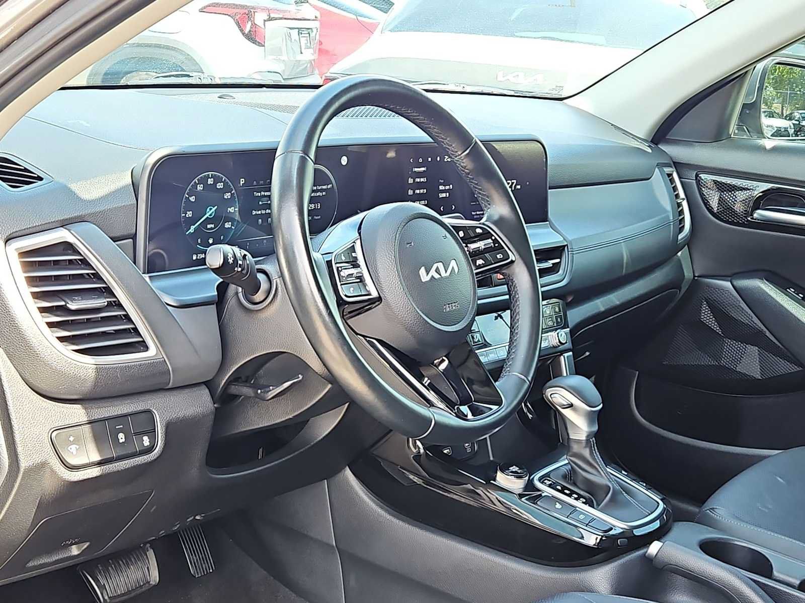 Used 2024 Kia Seltos EX FWD image 17