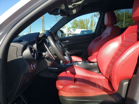 Used 2022 Alfa Romeo Stelvio Sprint image 12