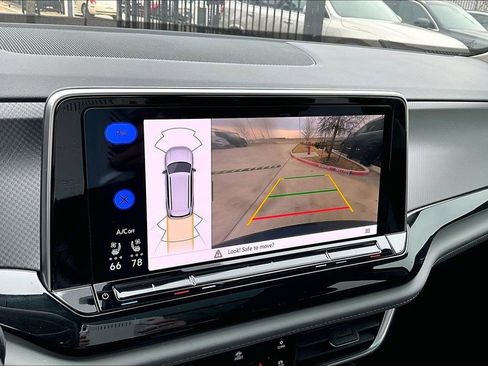 Used 2024 Volkswagen Atlas Peak Edition SE image 28