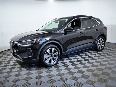 Used 2025 Ford Escape Platinum w/ Premium Technology Package image 5