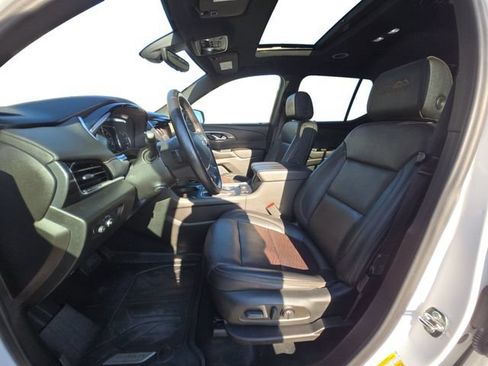 Used 2023 Chevrolet Traverse High Country AWD/4WD image 9