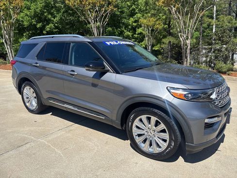 Used 2022 Ford Explorer Limited w/ Equipment Group 301A image 4