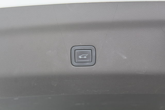 Used 2024 GMC Yukon SLT w/ SLT Luxury Package AWD/4WD image 8