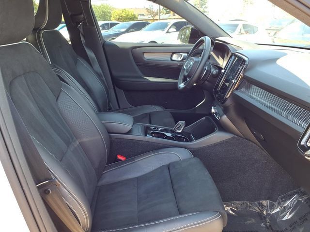 Used 2019 Volvo XC40 T5 R-Design AWD/4WD image 24