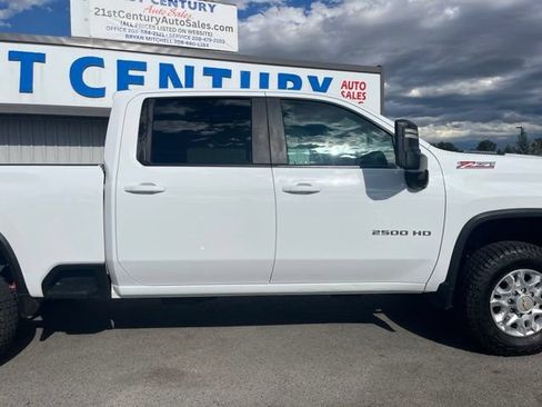 Used 2021 Chevrolet Silverado 2500 LT w/ Z71 Off-Road Package AWD/4WD image 14