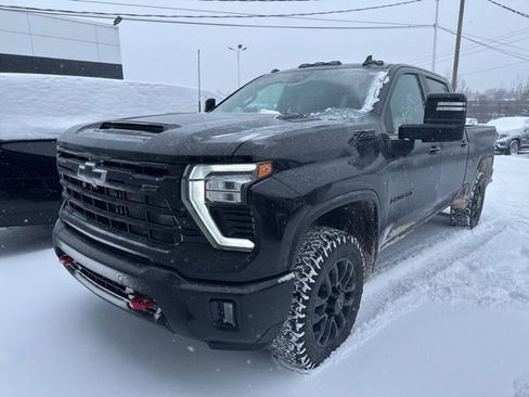 Used 2025 Chevrolet Silverado 2500 LT w/ Trail Boss Package image 2