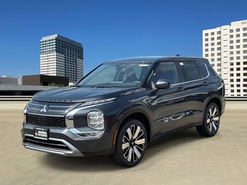 New 2025 Mitsubishi Outlander SE image 3