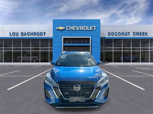 Used 2024 Nissan Kicks SV image 3