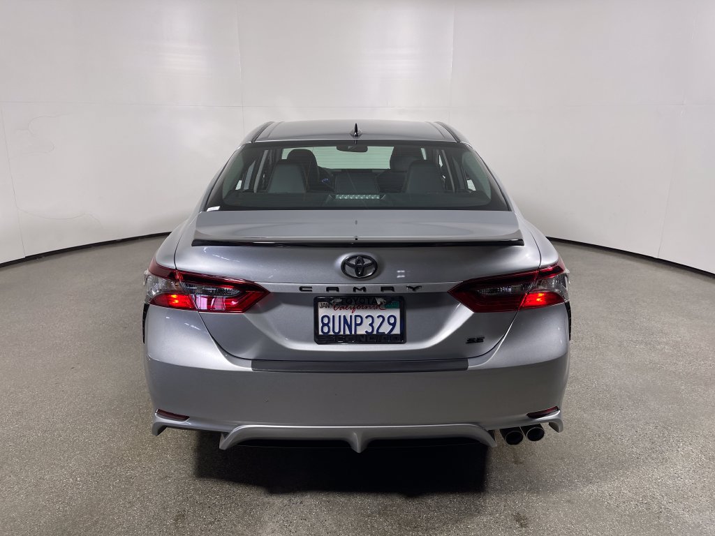 Used 2021 Toyota Camry SE w/ Convenience Package FWD image 4