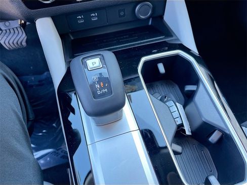 New 2025 Mitsubishi Outlander SE image 17