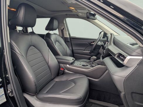Used 2022 Toyota Highlander XLE image 22