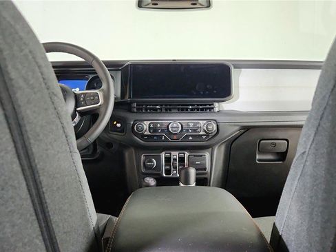 Used 2025 Jeep Wrangler Unlimited Sahara AWD/4WD image 15