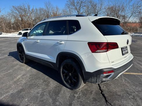 Used 2022 Volkswagen Taos SEL w/ Panoramic Sunroof Package image 6