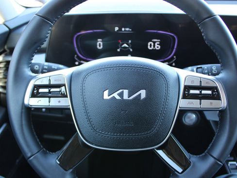 Used 2024 Kia Telluride S image 20