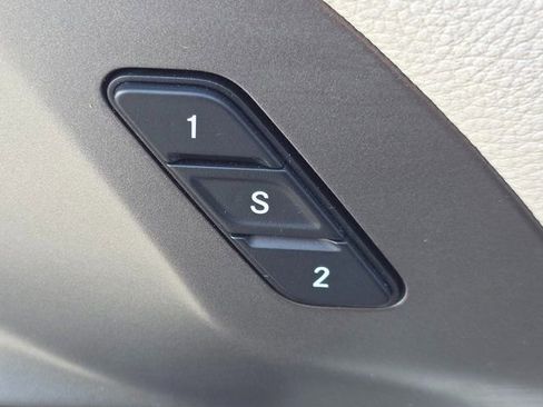 Used 2023 Chrysler Pacifica Touring-L FWD image 22