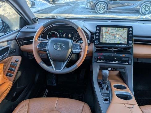 Used 2019 Toyota Avalon Limited image 17
