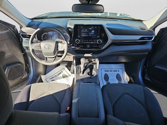Used 2022 Toyota Highlander LE FWD image 11