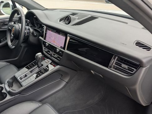 Certified 2026 Porsche Macan AWD/4WD image 26