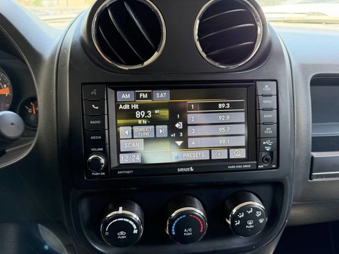 Used 2016 Jeep Patriot Latitude FWD image 13