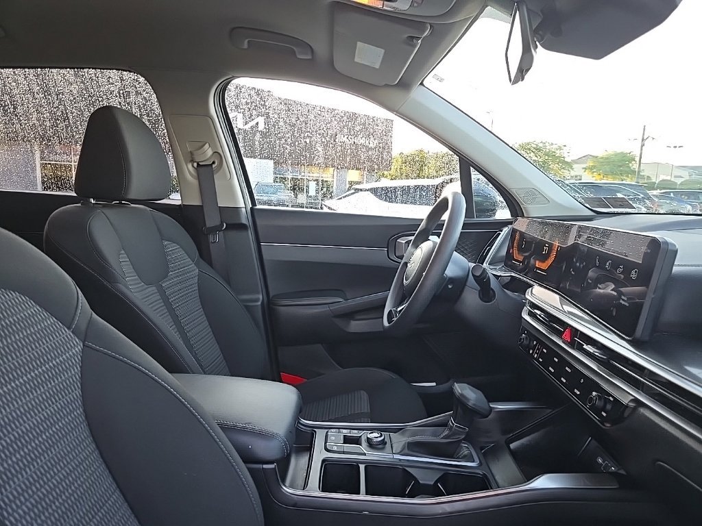 Certified 2024 Kia Sorento LX FWD image 33