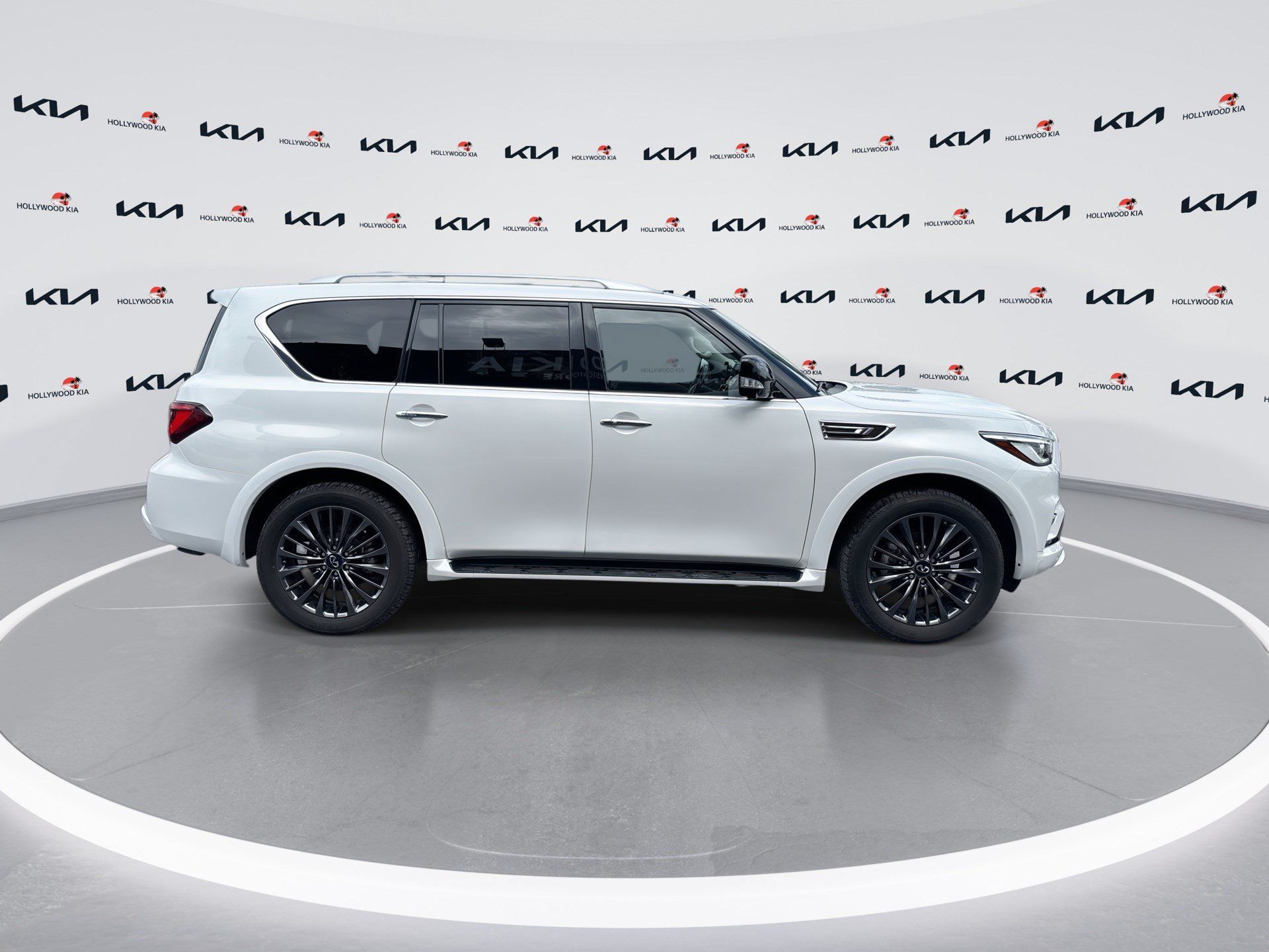 Used 2024 INFINITI QX80 Premium Select w/ Cargo Package AWD/4WD image 9