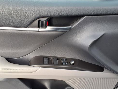 Used 2021 Toyota Camry XLE image 18