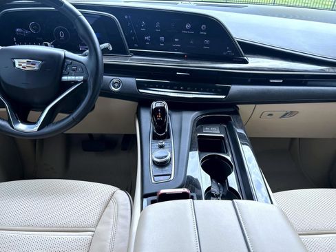 Certified 2023 Cadillac Escalade ESV Premium Luxury AWD/4WD image 17