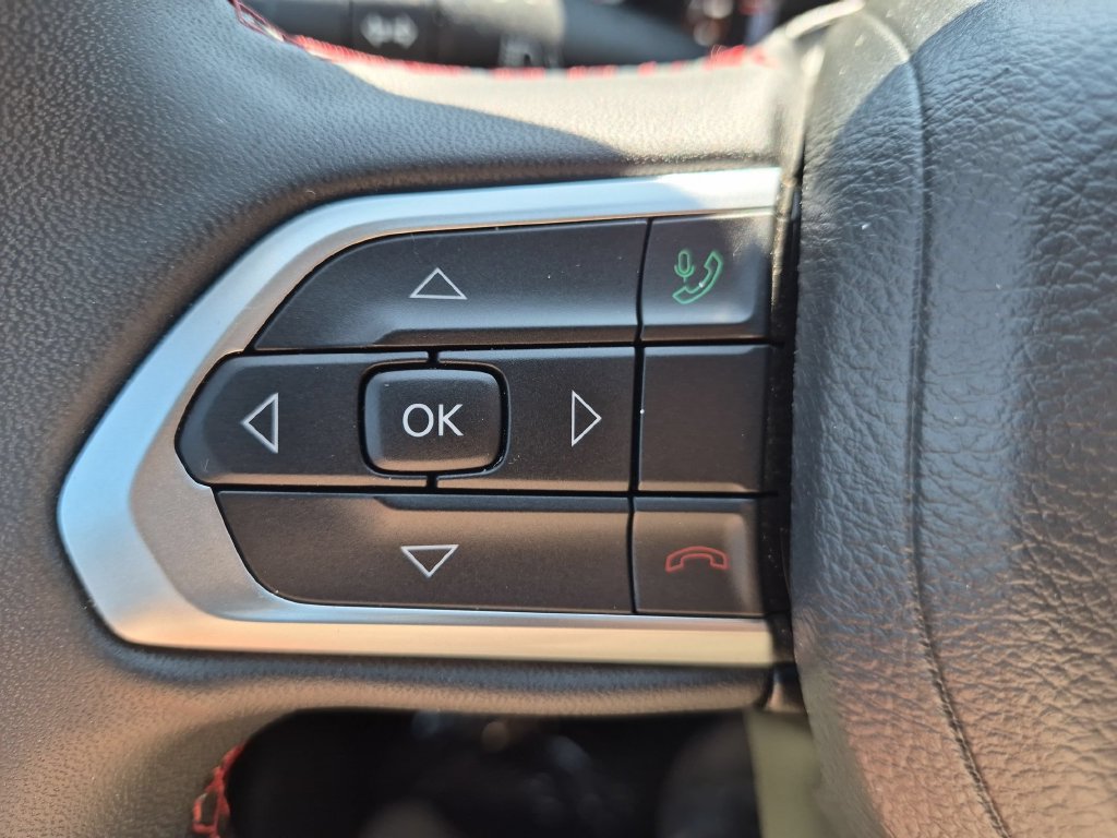 Used 2025 Jeep Compass Trailhawk AWD/4WD image 19