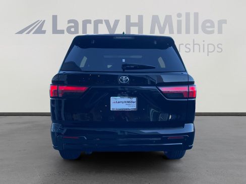 Certified 2023 Toyota Sequoia Platinum image 4