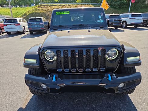 Used 2021 Jeep Wrangler Unlimited Sahara AWD/4WD image 9