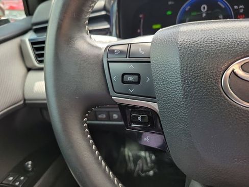 Used 2025 Toyota Camry SE image 15