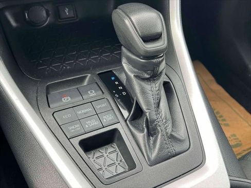 Certified 2022 Toyota RAV4 XLE image 29