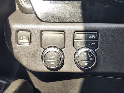 Used 2024 GMC Sierra 1500 SLT RWD image 24