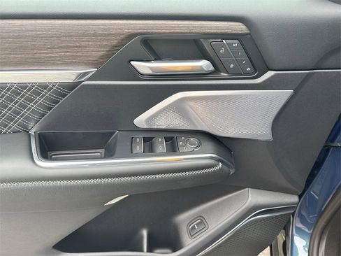 Used 2024 GMC Acadia Denali w/ Super Cruise Package image 15