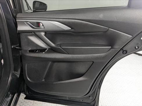 Used 2022 MAZDA CX-9 Touring image 17