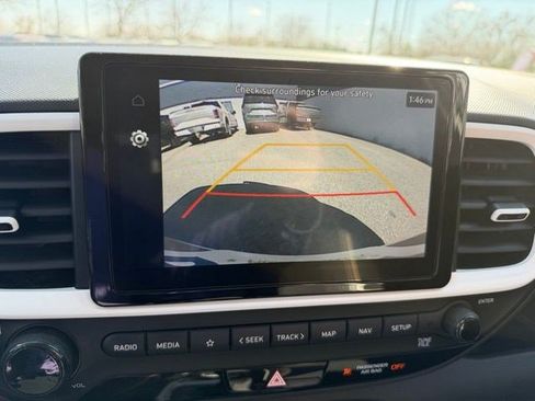 Used 2023 Hyundai Venue Limited image 28