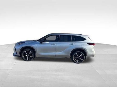 Used 2022 Toyota Highlander XSE image 2