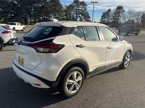 Used 2022 Nissan Kicks S image 8