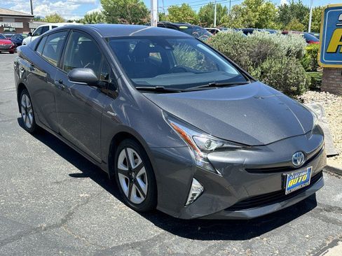 Used 2017 Toyota Prius Two FWD image 1