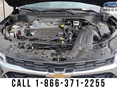 Used 2025 Chevrolet Trax LT w/ LT Convenience Package FWD image 29