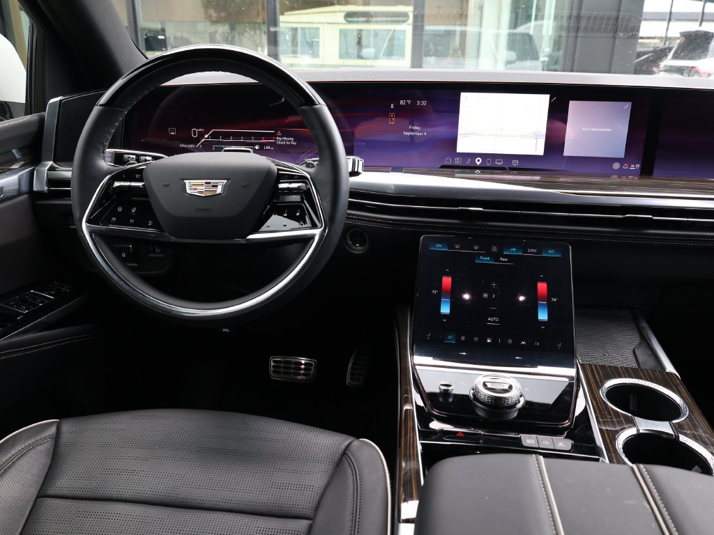 Used 2025 Cadillac Escalade ESV Premium Luxury w/ LPO, Floor Liner Package AWD/4WD image 28