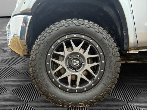 Used 2017 Toyota Tundra SR5 w/ SR5 Upgrade Package image 14