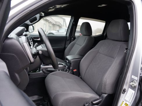 Used 2018 Toyota Tacoma TRD Off-Road image 12