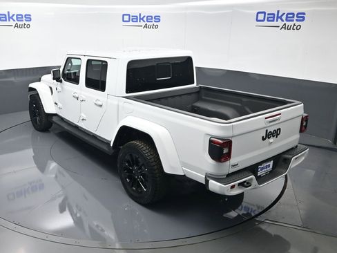 Used 2023 Jeep Gladiator Overland image 50