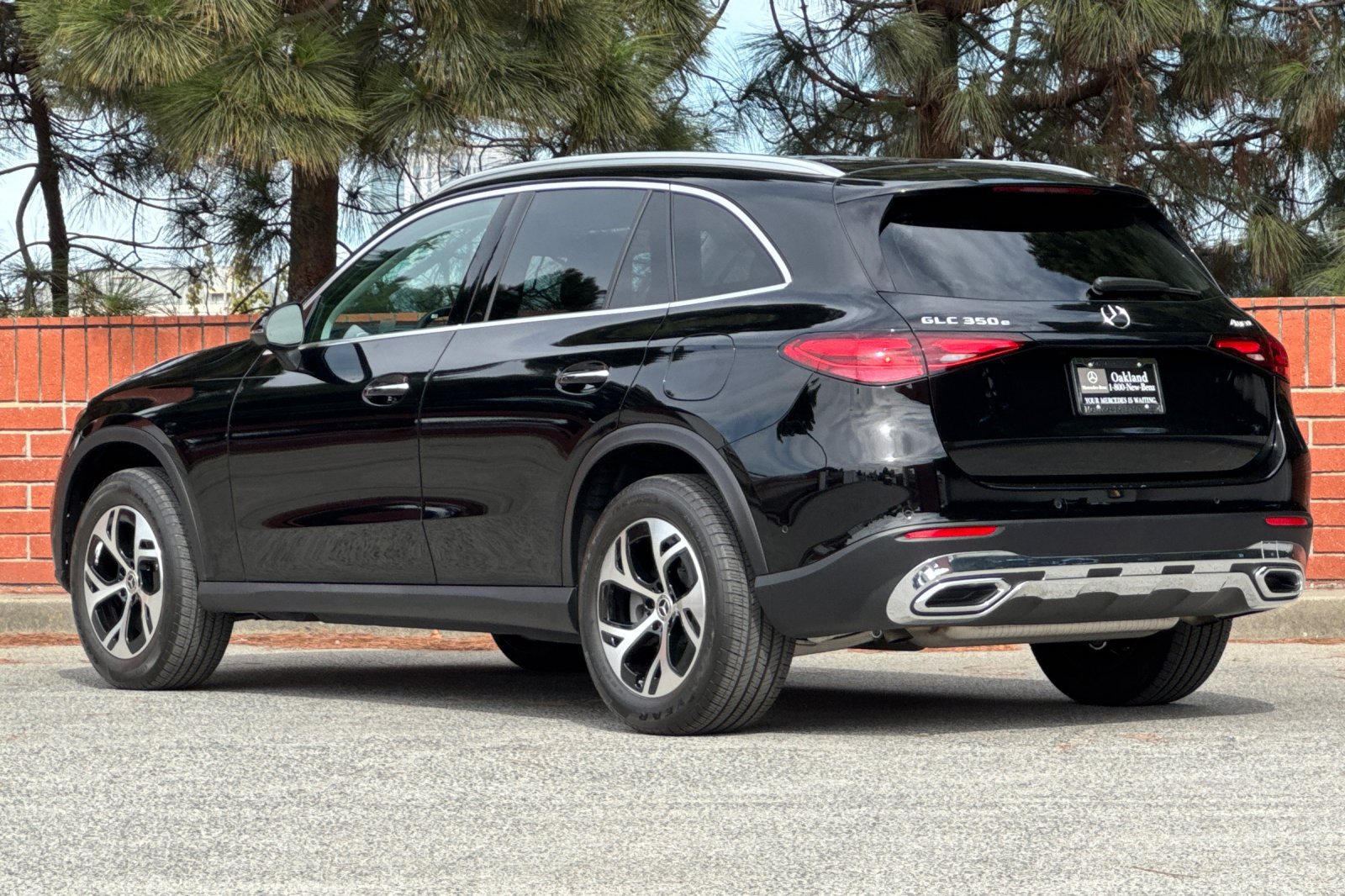 Used 2025 Mercedes-Benz GLC 350e 4MATIC image 6