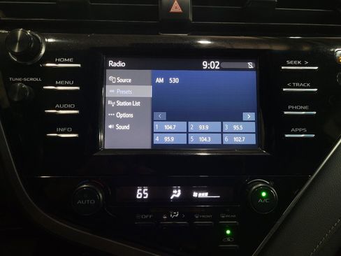 Used 2018 Toyota Camry SE FWD image 25
