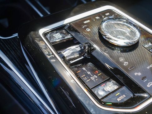 New 2026 BMW 740i w/ Premium Package image 21