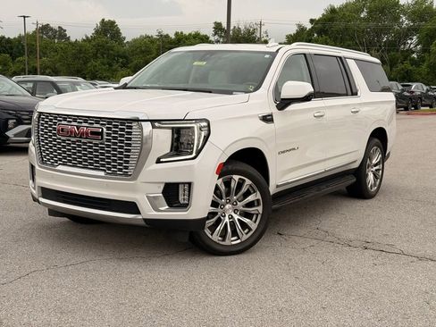 Used 2021 GMC Yukon XL Denali AWD/4WD image 3